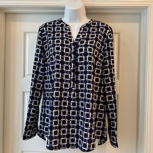 🌺🎉HOST PICK🎉🌺  Talbots 3 button beautiful blouse. Size M.